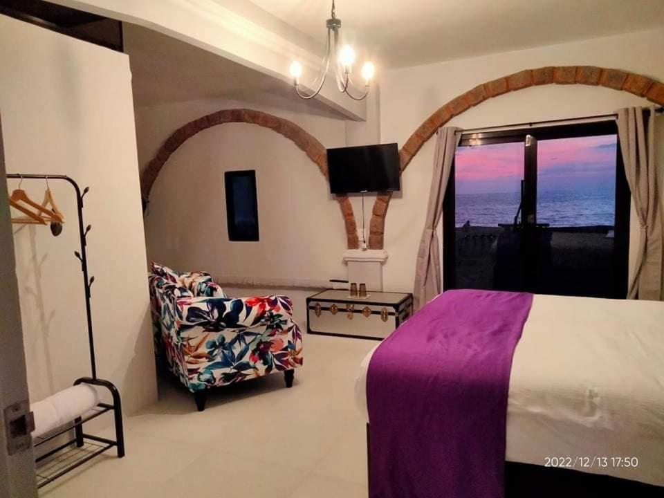 Sunbloom Beachfront Hotel And Restaurant Zambales Sinabacan Zewnętrze zdjęcie