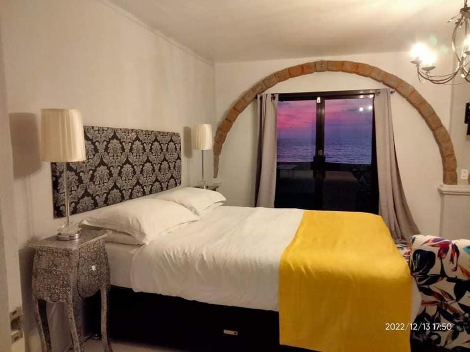Sunbloom Beachfront Hotel And Restaurant Zambales Sinabacan Zewnętrze zdjęcie