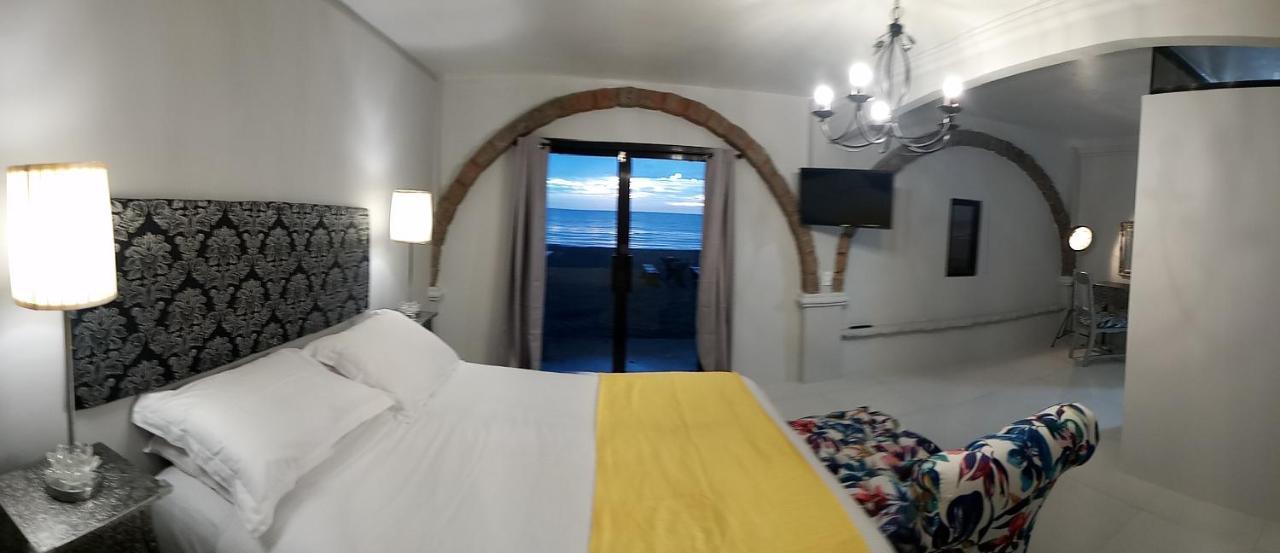 Sunbloom Beachfront Hotel And Restaurant Zambales Sinabacan Zewnętrze zdjęcie