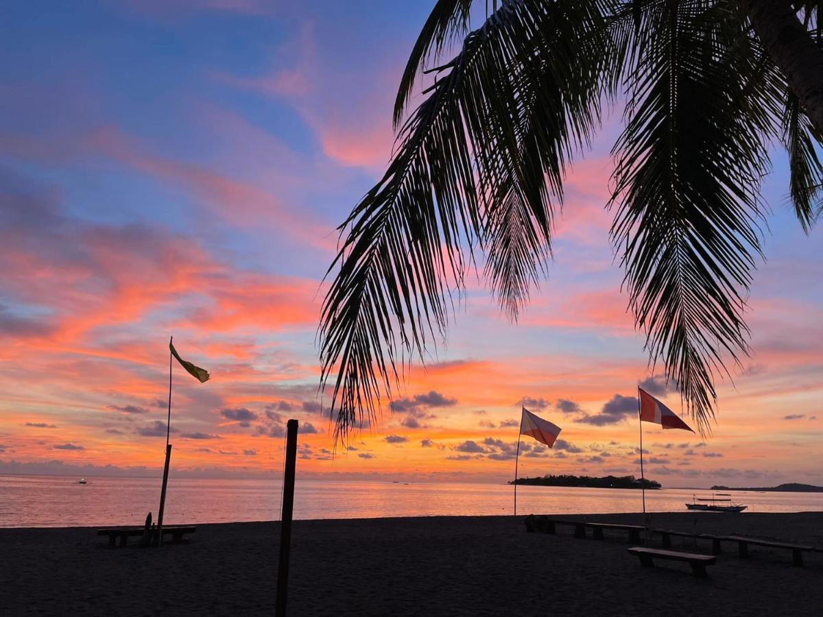 Sunbloom Beachfront Hotel And Restaurant Zambales Sinabacan Zewnętrze zdjęcie