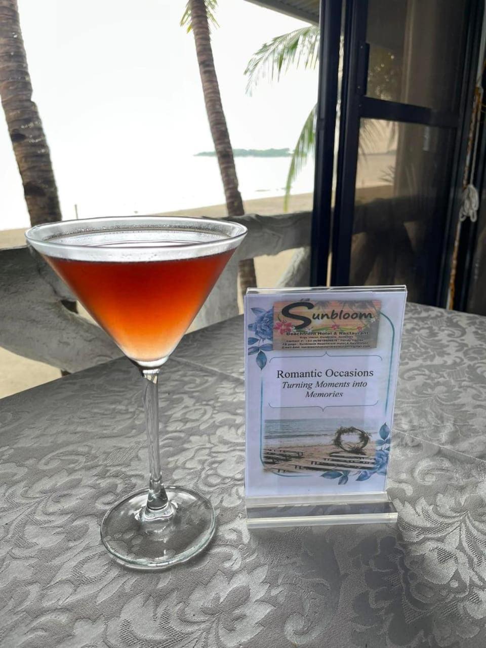 Sunbloom Beachfront Hotel And Restaurant Zambales Sinabacan Zewnętrze zdjęcie
