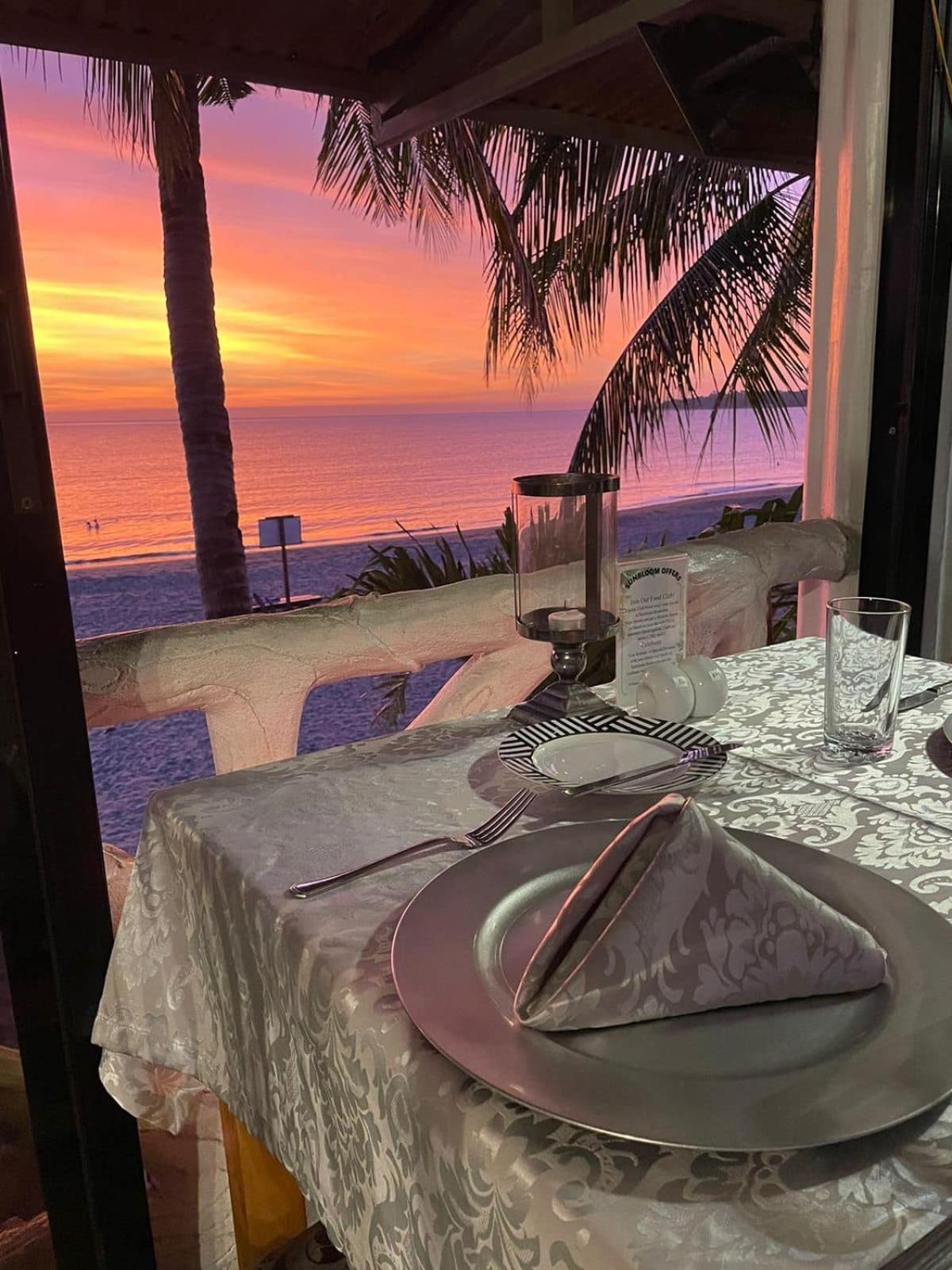 Sunbloom Beachfront Hotel And Restaurant Zambales Sinabacan Zewnętrze zdjęcie