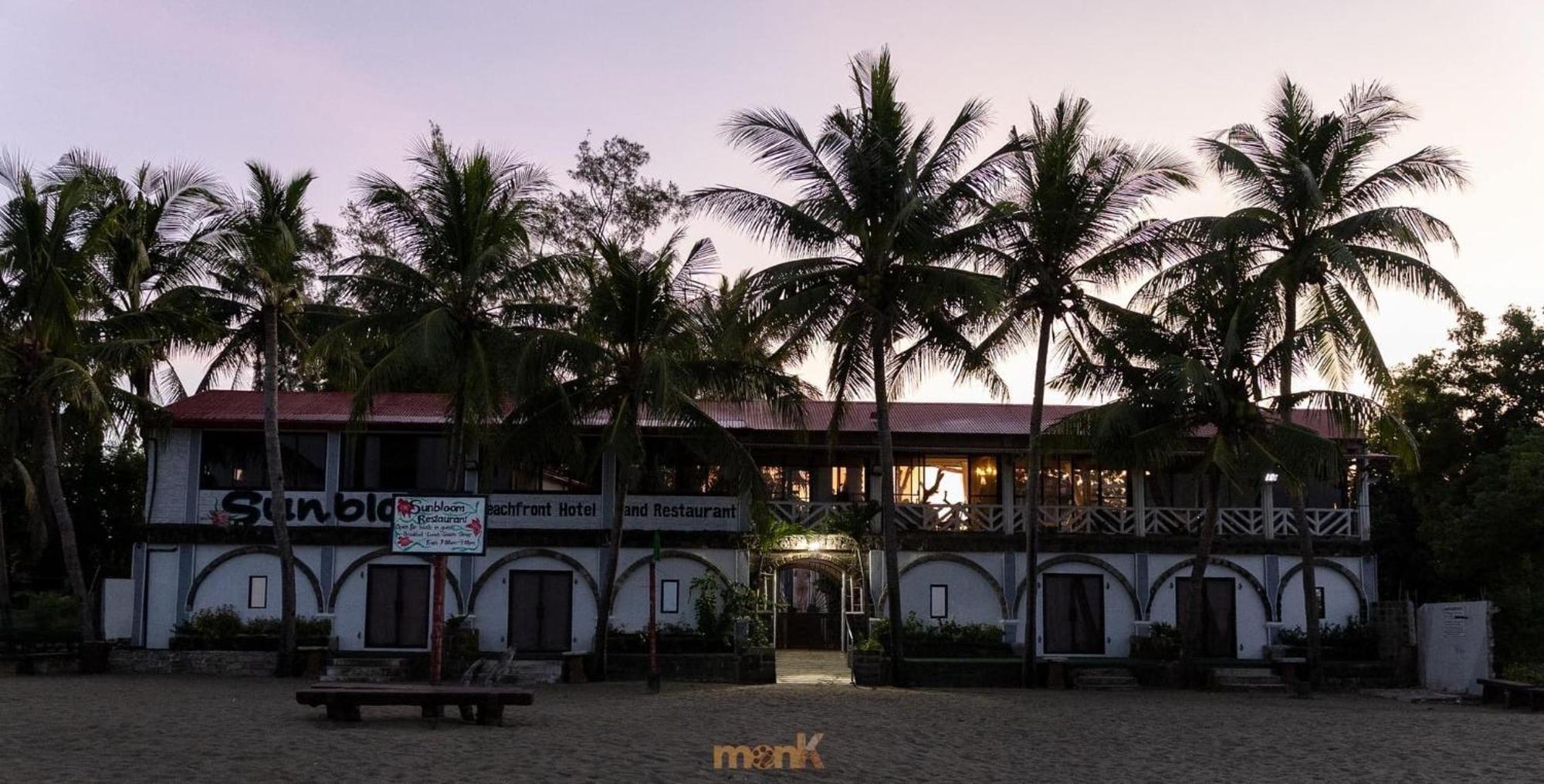 Sunbloom Beachfront Hotel And Restaurant Zambales Sinabacan Zewnętrze zdjęcie