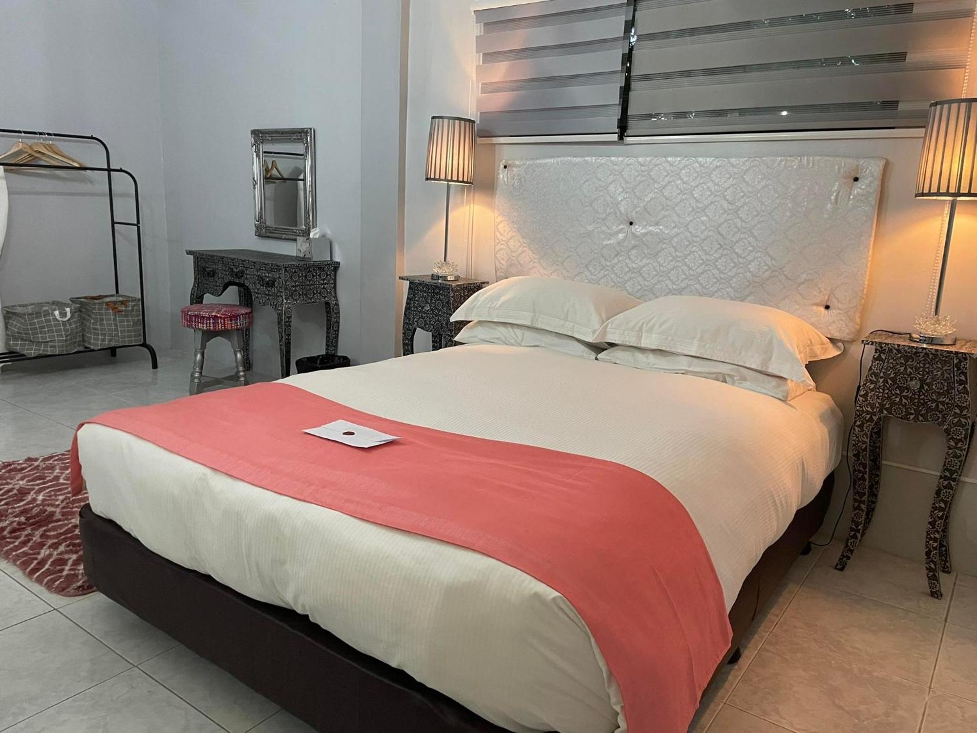 Sunbloom Beachfront Hotel And Restaurant Zambales Sinabacan Zewnętrze zdjęcie