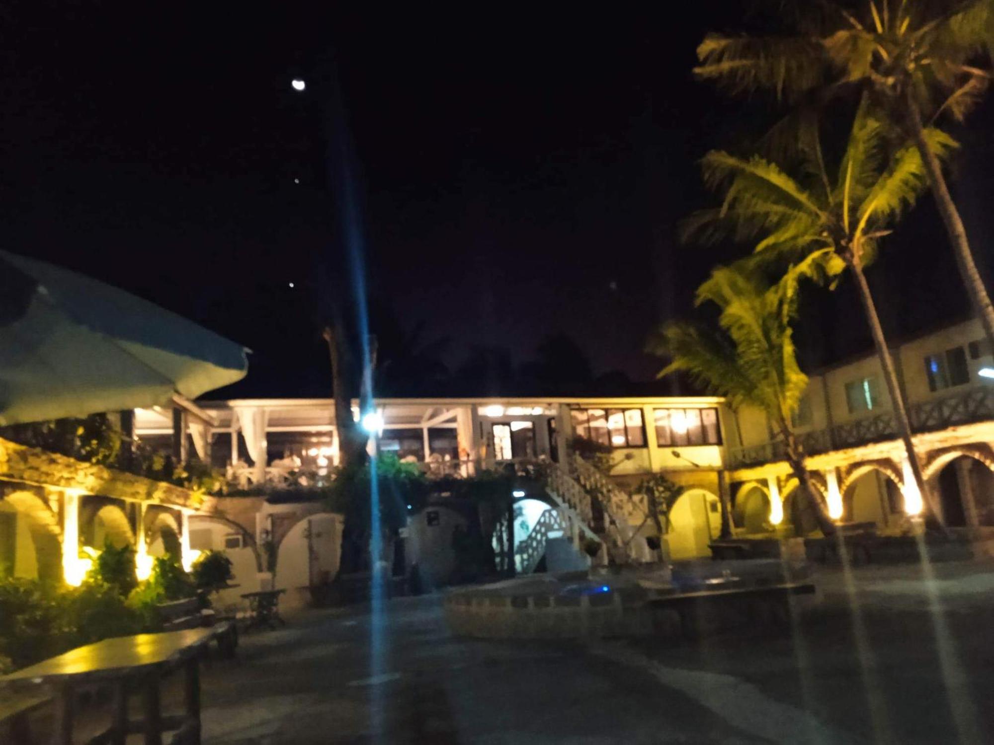 Sunbloom Beachfront Hotel And Restaurant Zambales Sinabacan Pokój zdjęcie